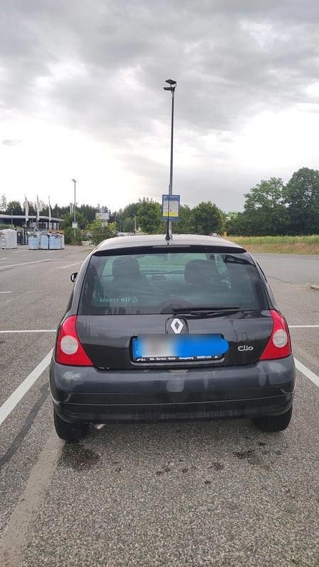 Schwarz Gebraucht 2002 Renault Clio II Expression Limousine | 750 € (Guter Preis) - Bild 1/4