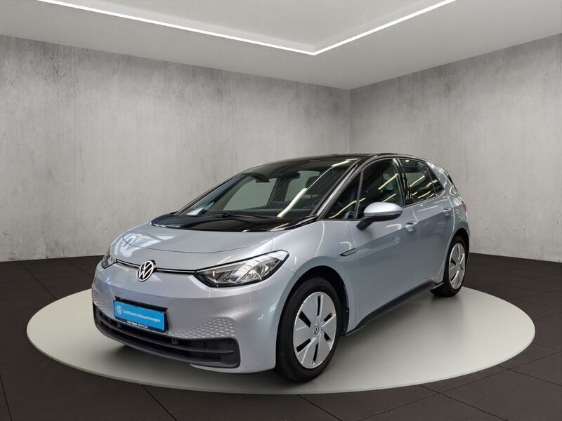 Scale silver metallic/schwarz Gebraucht 2021 VW ID.3 Kleinwagen | 18.800 € (Fairer Preis) - Bild 1/4