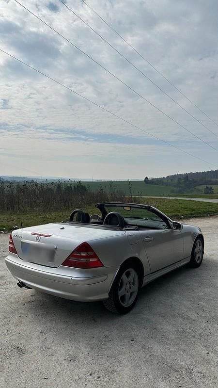 Gebraucht Mercedes SLK230 197 PS (144 kW) 2002 Silber Cabrio