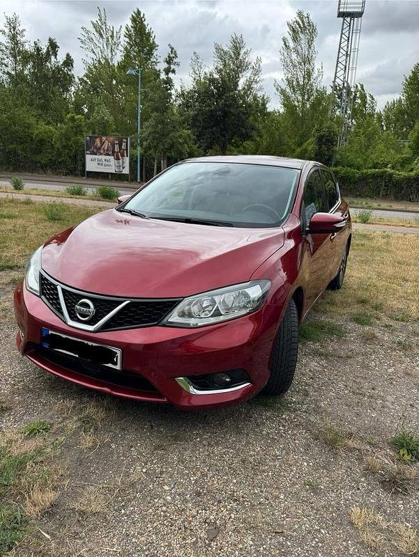 Rot Gebraucht 2018 Nissan Pulsar N-Connecta Limousine | 14.500 € (Teuer) - Bild 1/4