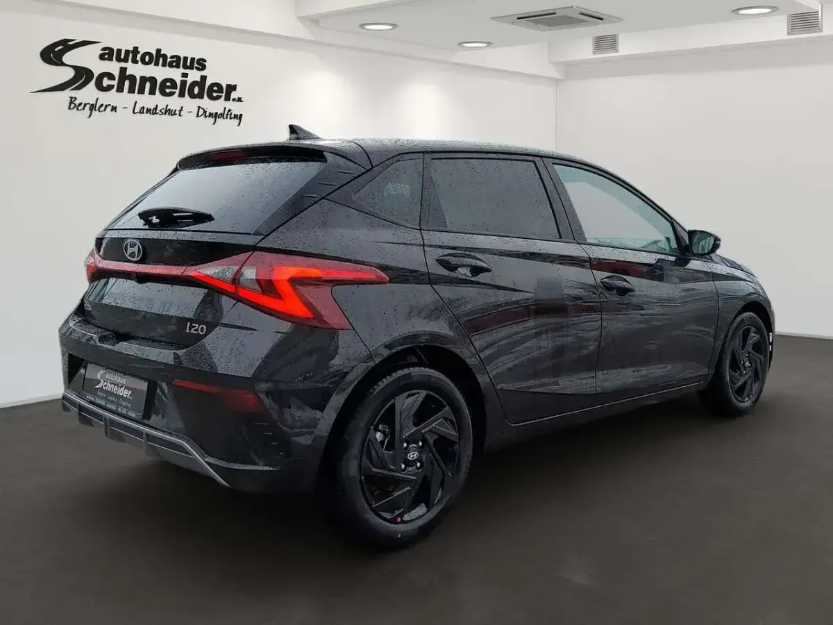 Neu Hyundai i20 Blackline 90 PS (66 kW) 2026 Schwarz Limousine