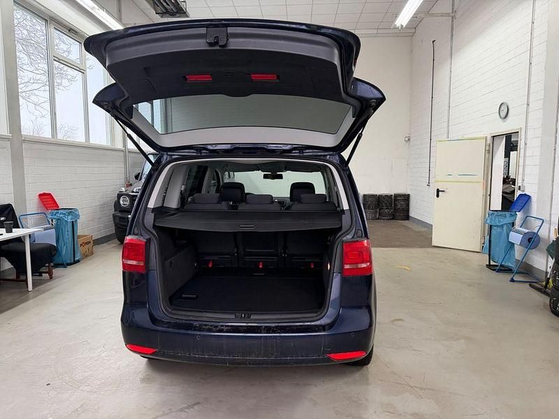 Gebraucht VW Touran Comfortline 140 PS (102 kW) 2014 Blau Van / Kleinbus