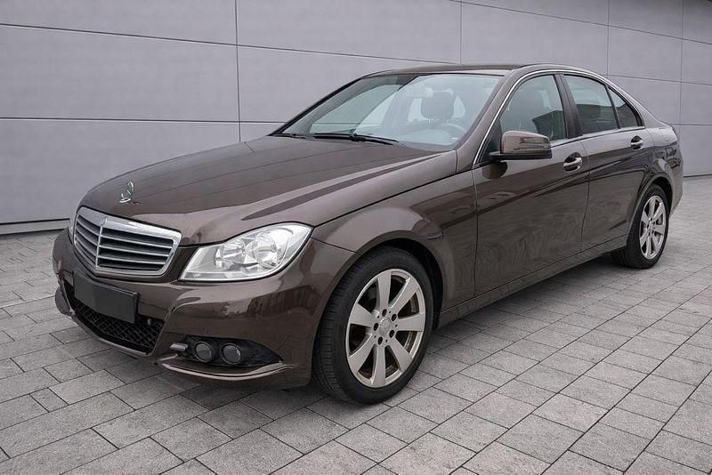 Braun Gebraucht 2012 Mercedes C200 Limousine | 6.990 € (Fairer Preis) - Bild 1/4