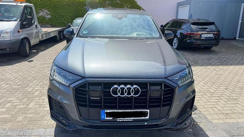 Grau Gebraucht 2020 Audi Q7 S-Line SUV | 44.000 € (Teuer) - Bild 1/4