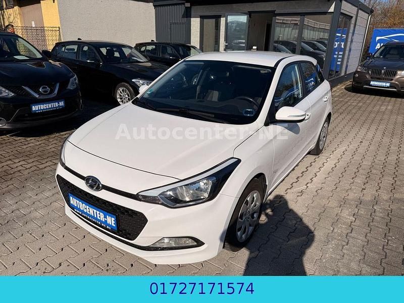 Gebraucht Hyundai i20 Trend 84 PS (61 kW) 2017 Weiß Limousine