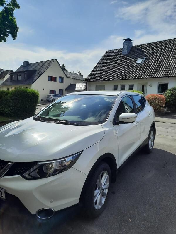 Weiß Gebraucht 2014 Nissan Qashqai Acenta SUV | 12.500 € (Teuer) - Bild 1/4
