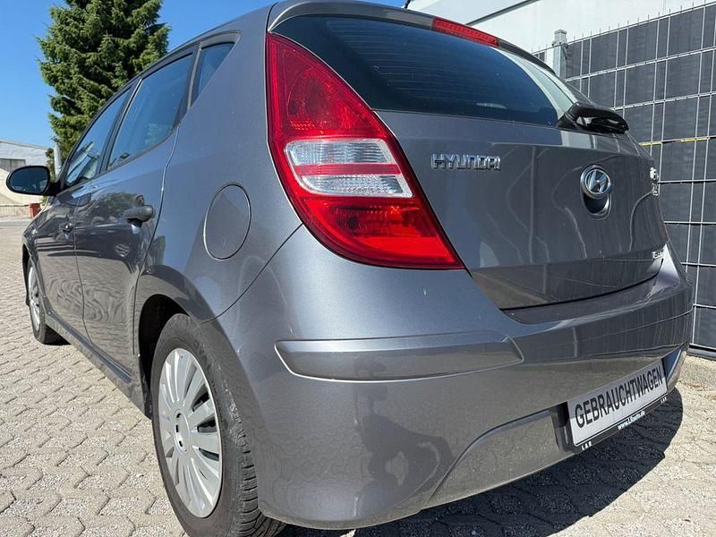 Gebraucht Hyundai i30 Classic 90 PS (66 kW) 2011 Grau Limousine