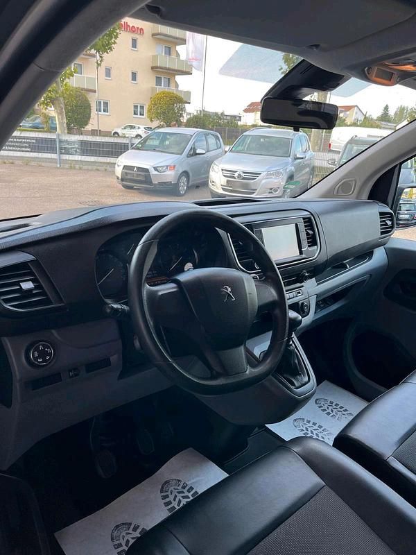 Gebraucht Peugeot Expert 122 PS (89 kW) 2021 Schwarz Van
