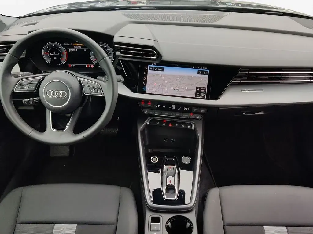 Gebraucht Audi A3 Ambiente 150 PS (110 kW) 2025 Manhattangrau metallic Limousine