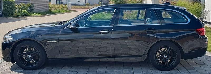 Schwarz Gebraucht 2016 BMW 530 Luxury Line Kombi | 19.900 € (Fairer Preis) - Bild 1/4