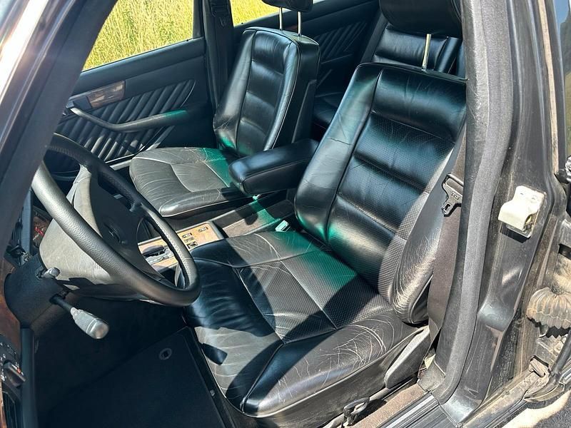 Gebraucht Mercedes E420 232 PS (170 kW) 1989 Schwarz Limousine