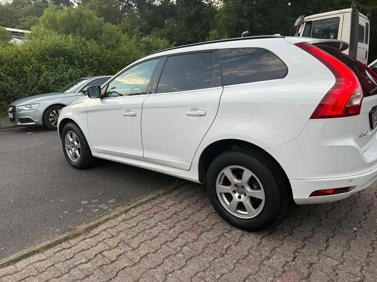Gebraucht Volvo XC60 150 PS (110 kW) 2016 Weiß SUV
