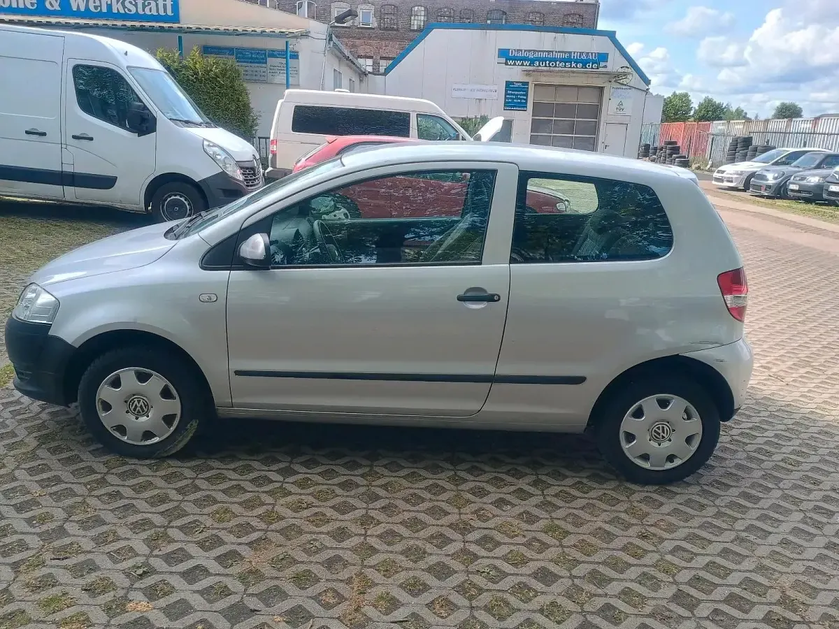 Gebraucht VW Fox 55 PS (40 kW) 2007 Grau Kleinwagen