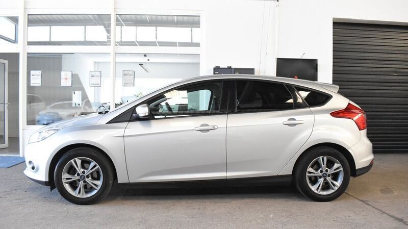 Gebraucht Ford Focus 101 PS (74 kW) 2014 Silber Limousine