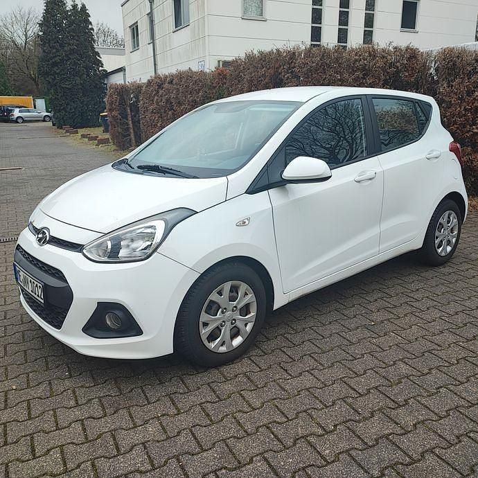 Weiß Gebraucht 2016 Hyundai i10 Classic Kleinwagen | 5.800 € (Fairer Preis) - Bild 1/4