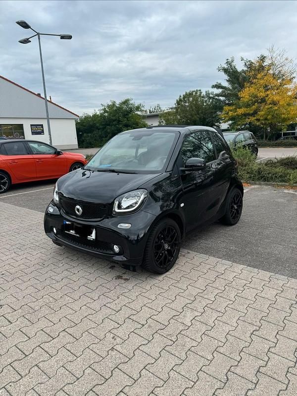 Schwarz Gebraucht 2017 Smart ForTwo Cabrio Cabrio | 13.600 € (Fairer Preis) - Bild 1/4
