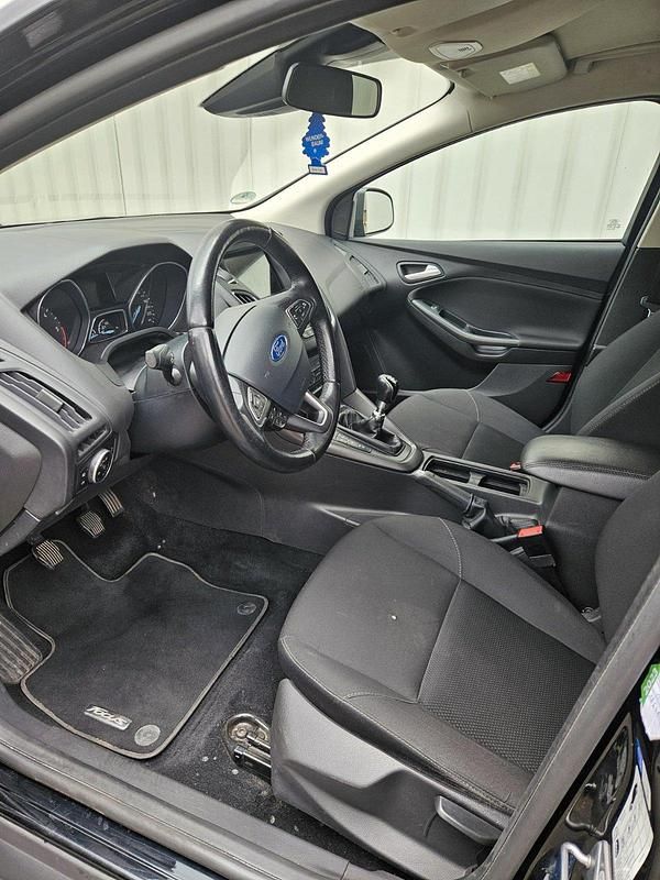 Gebraucht Ford Focus 120 PS (88 kW) 2017 Schwarz Kombi