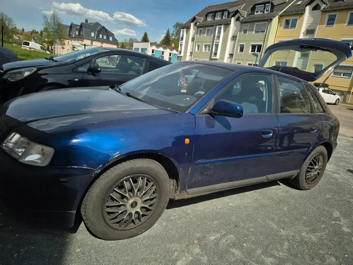 Second-hand Audi A3 101 CP (74 kW) 1999 Albastru Hatchback
