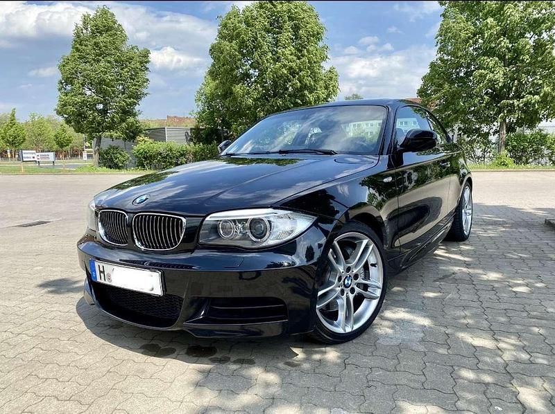 Schwarz Gebraucht 2011 BMW 135 Coupé Coupé | 19.500 € (Etwas zu teuer) - Bild 1/4