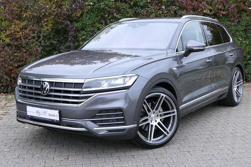Grau Gebraucht 2022 VW Touareg R-line SUV | 37.980 € (Guter Preis) - Bild 1/4