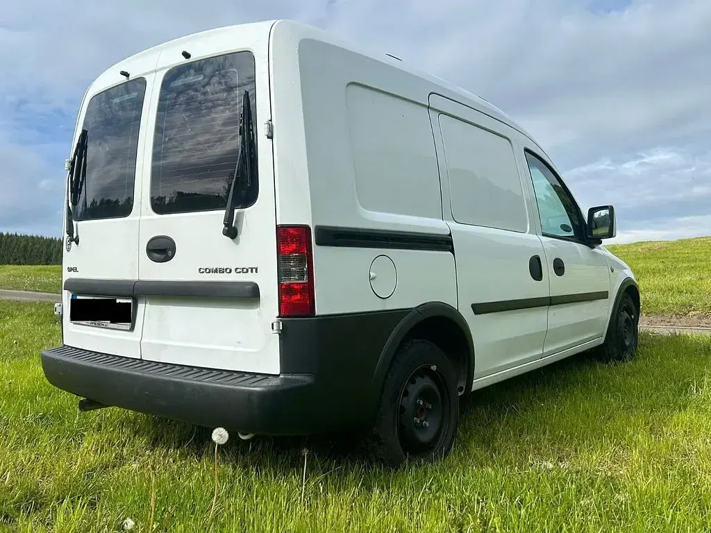 Gebraucht Opel Combo 75 PS (55 kW) 2011 Weiß Van / Kleinbus