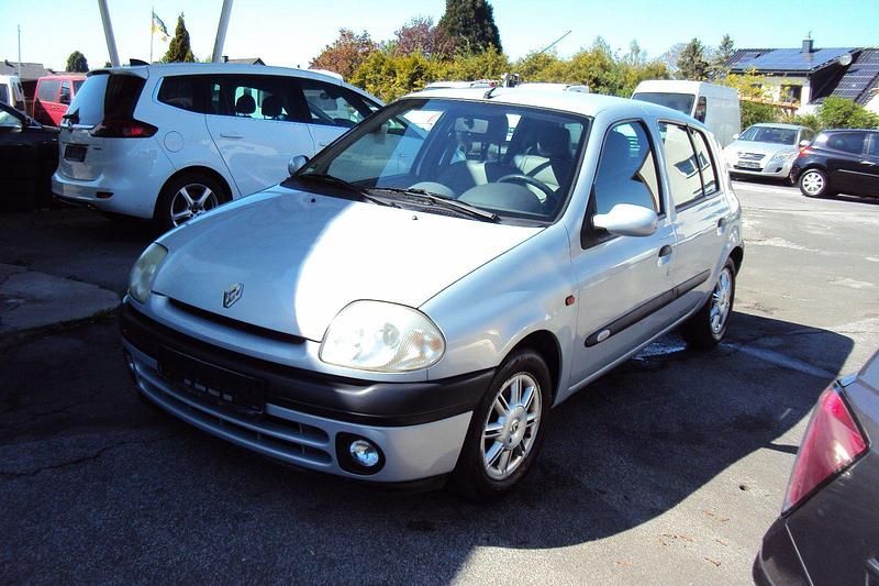 Gebraucht Renault Clio II 97 PS (71 kW) 2001 Silber Kleinwagen