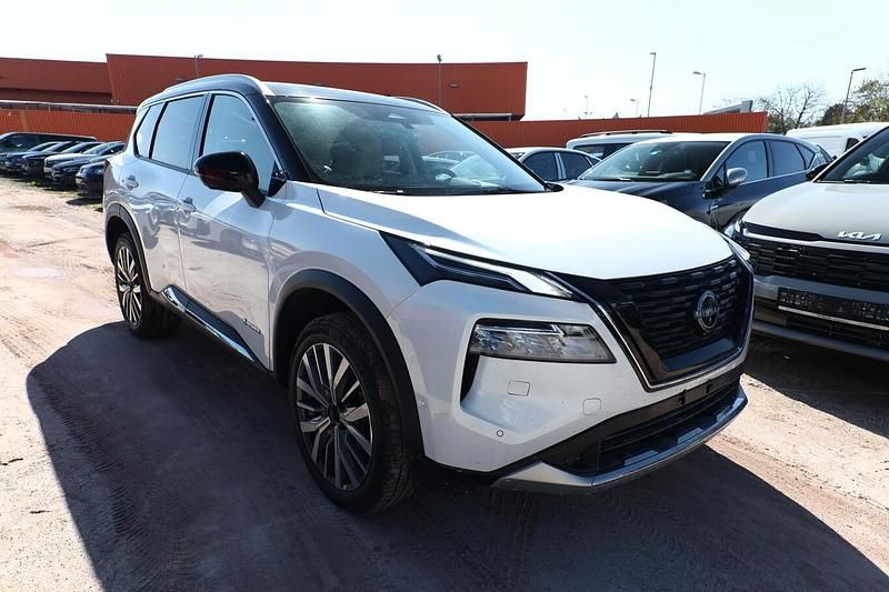 Neu Nissan X-Trail Tekna+ 213 PS (156 kW) 2025 Pearl white perleffekt / dachfar SUV