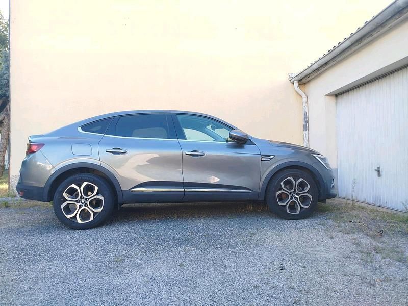 Grau Gebraucht 2023 Renault Arkana SUV | 21.500 € (Guter Preis) - Bild 1/2