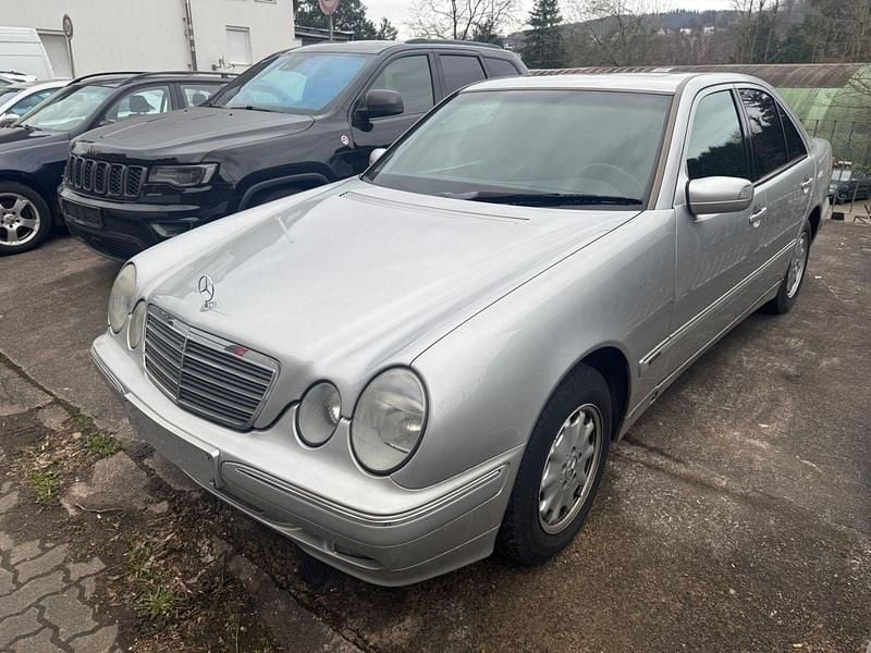 Gebraucht Mercedes E200 Avantgarde 163 PS (119 kW) 2001 Silber Limousine