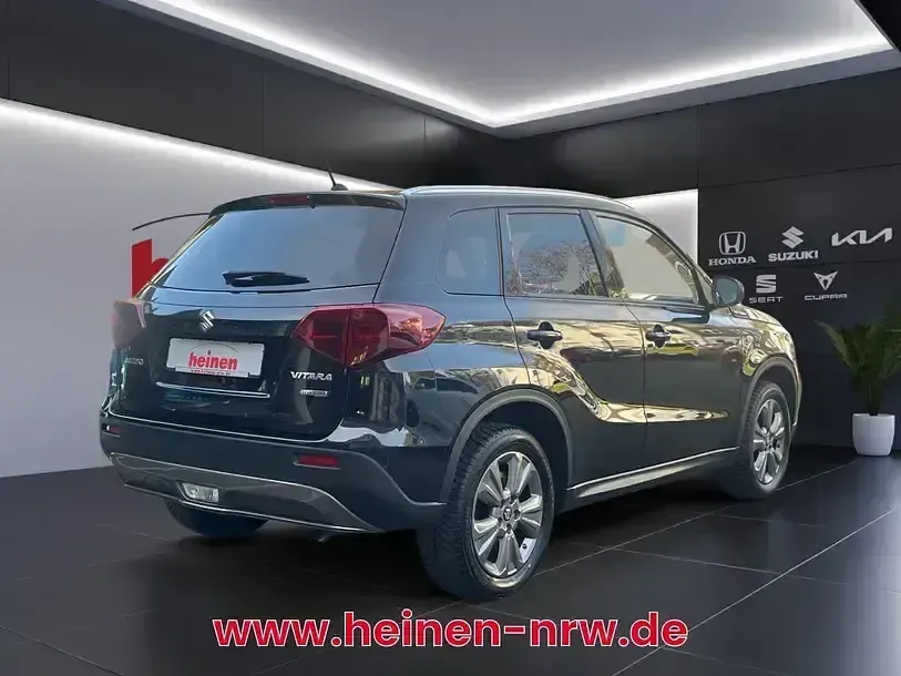 Gebraucht Suzuki Vitara Comfort 129 PS (94 kW) 2022 Cosmic black pearl SUV