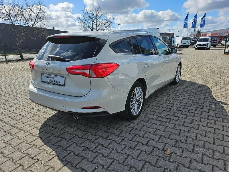 Używany Ford Focus Titanium 150 KM (110 kW) 2020 Biały Sedan/Limuzyna