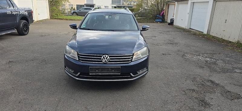 Gebraucht VW Passat Highline 105 PS (77 kW) 2011 Blau Limousine