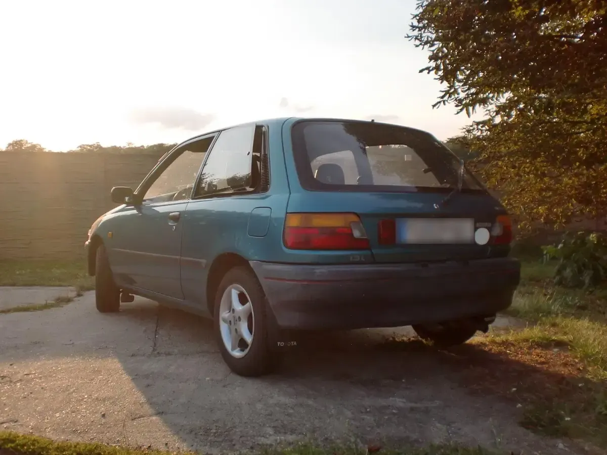 Gebraucht Toyota Starlet 75 PS (55 kW) 1995 Blau Kleinwagen