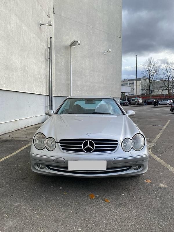Gebraucht Mercedes CLK240 170 PS (125 kW) 2005 Silber Coupé