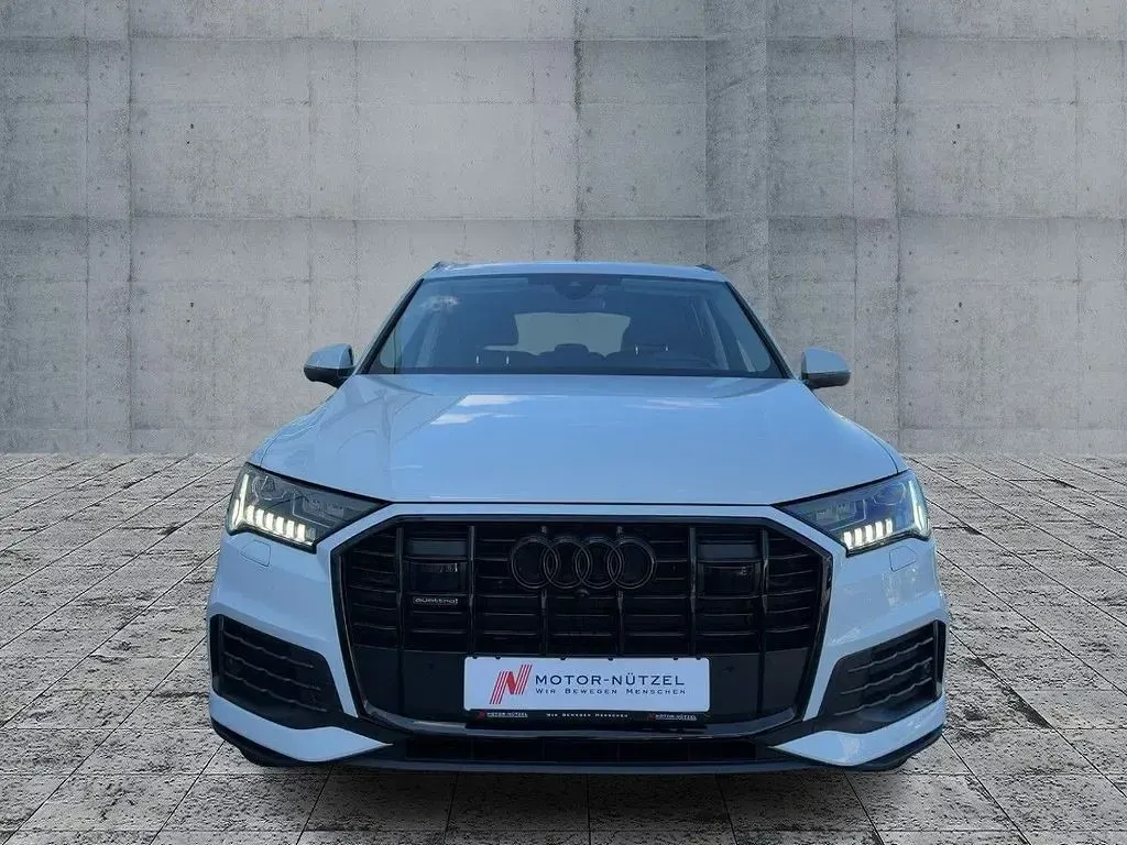 Używany Audi Q7 Ambiente 286 KM (210 kW) 2023 Biały SUV