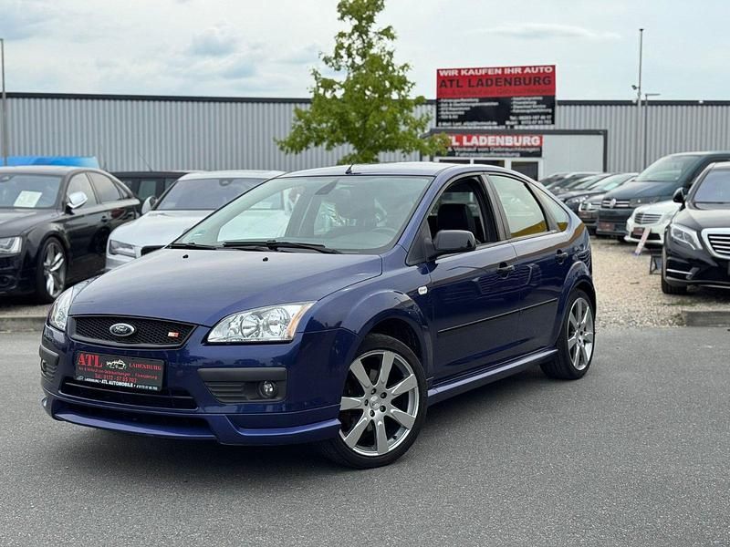 Blau Gebraucht 2006 Ford Focus Titanium Limousine | 3.450 € (Fairer Preis) - Bild 1/4