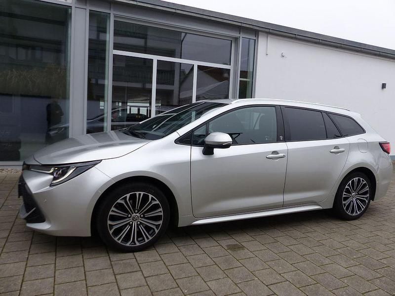 Gebraucht Toyota Corolla 184 PS (135 kW) 2022 Silber Limousine