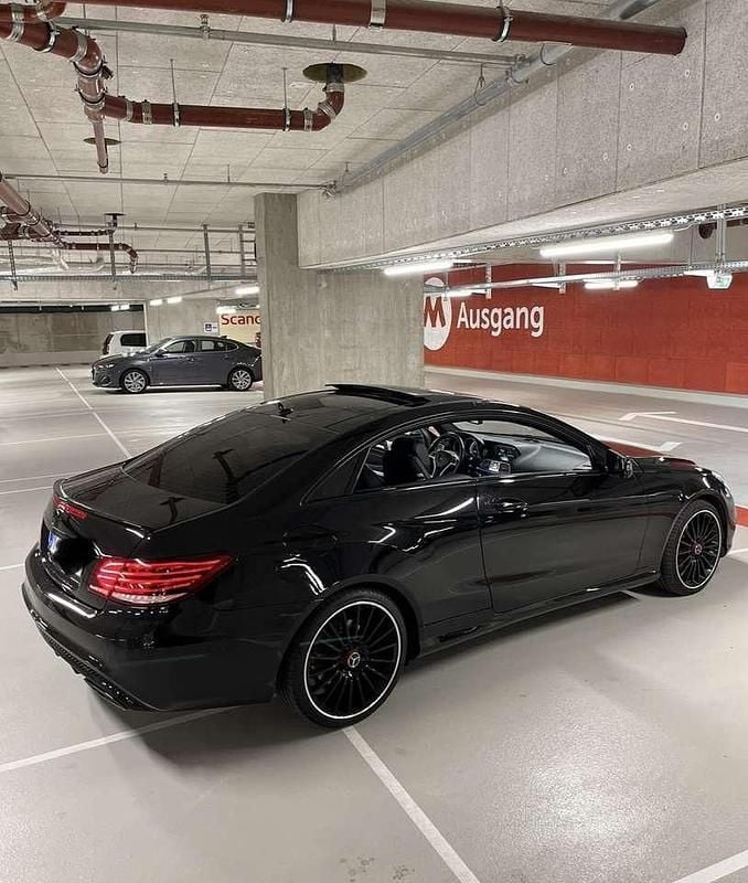 Gebraucht Mercedes E200 AMG 184 PS (135 kW) 2015 Schwarz Coupé
