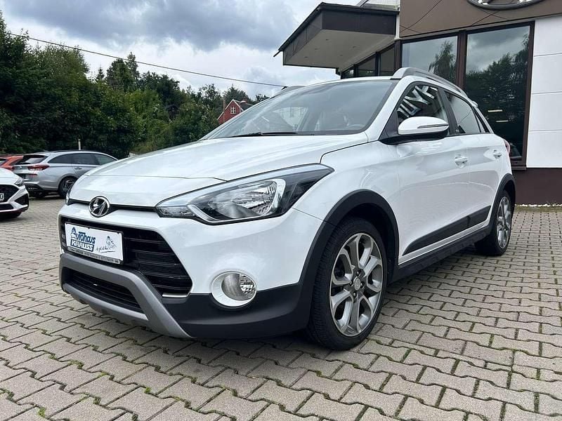 Polar white / sol Gebraucht 2020 Hyundai i20 Active Kleinwagen | 13.595 € (Fairer Preis) - Bild 1/4