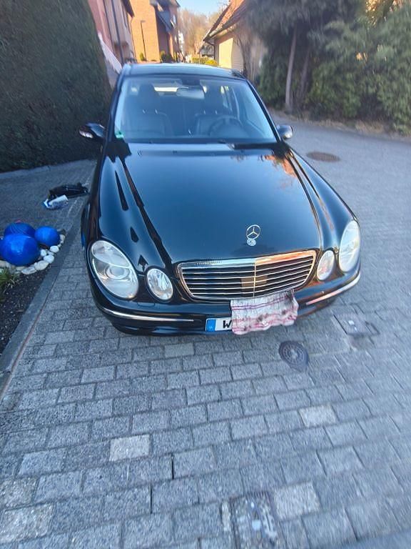 Gebraucht Mercedes E320 Avantgarde 224 PS (164 kW) 2006 Schwarz Limousine