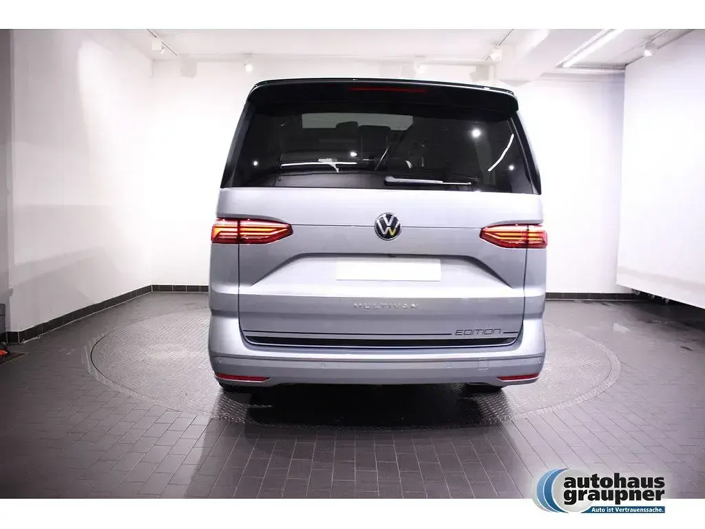 Gebraucht VW Multivan Edition 150 PS (110 kW) 2025 Silber / monosilber Van / Kleinbus