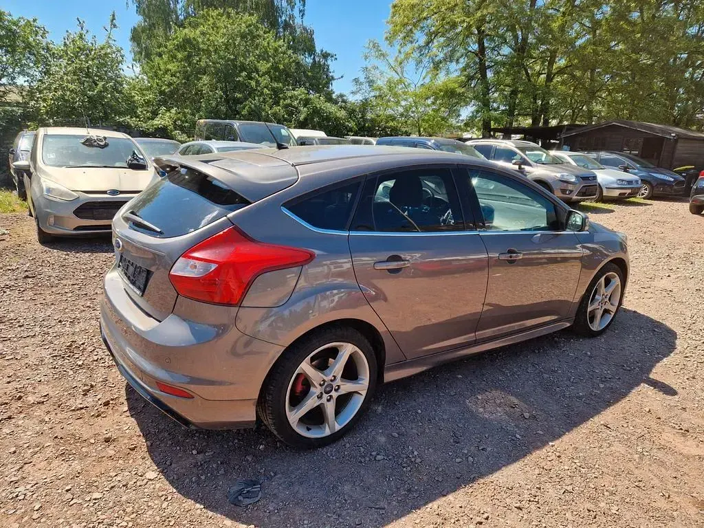 Gebraucht Ford Focus Titanium 182 PS (133 kW) 2013 Braun Limousine