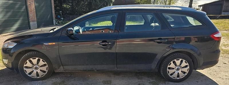 Usado Ford Mondeo 110 CV (80 kW) 2008 Negro Familiar