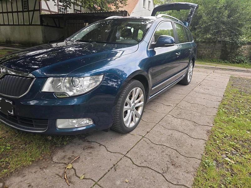 Gebraucht Skoda Superb 170 PS (125 kW) 2012 Blau Kombi