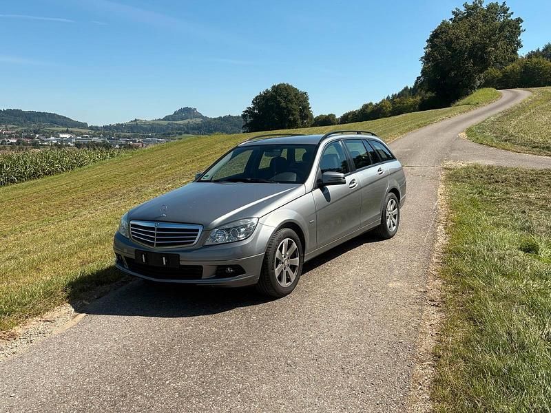 Silber Gebraucht 2009 Mercedes 180 Limousine | 8.750 € - Bild 1/4