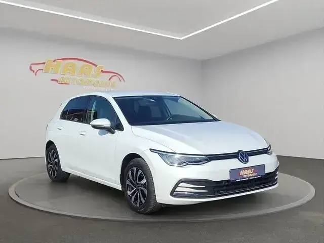 Gebraucht VW Golf VIII Active 150 PS (110 kW) 2022 Weiß Limousine