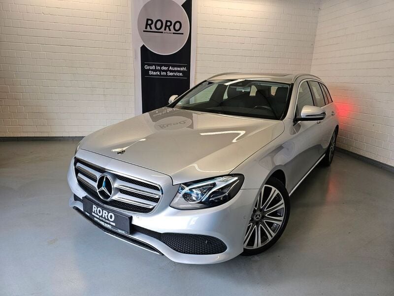 Silber Gebraucht 2017 Mercedes E220 Kombi | 21.950 € (Fairer Preis) - Bild 1/4