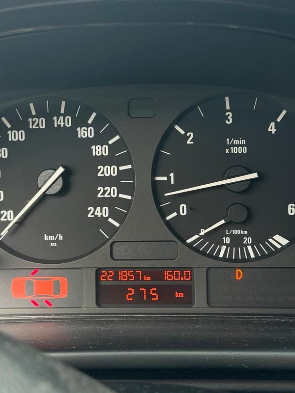 Silber Gebraucht 2003 BMW 525 Limousine | 3.599 € (Superpreis) - Bild 1/4