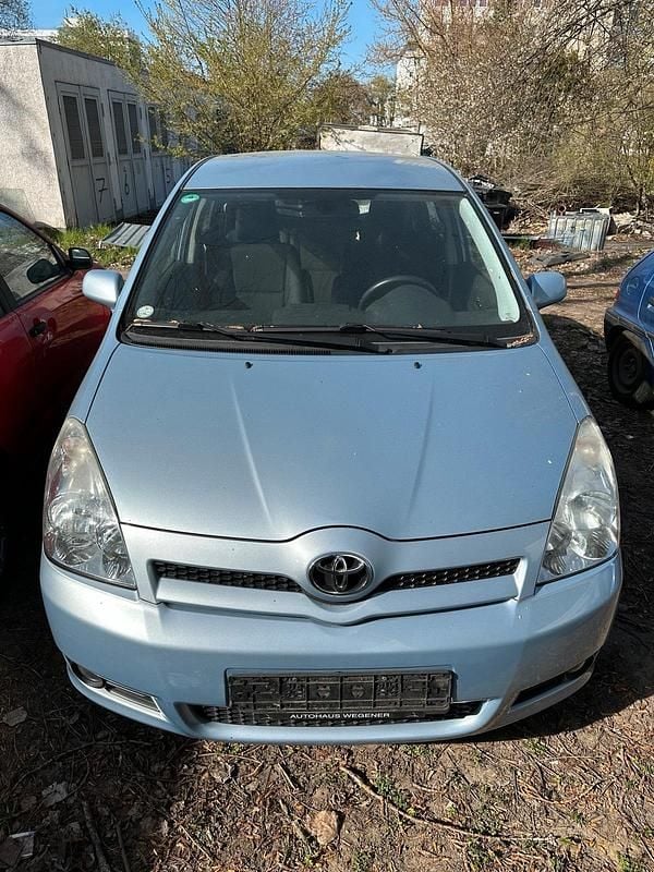 Silber Gebraucht 2005 Toyota Corolla Verso Van / Kleinbus | 3.799 € (Guter Preis) - Bild 1/4