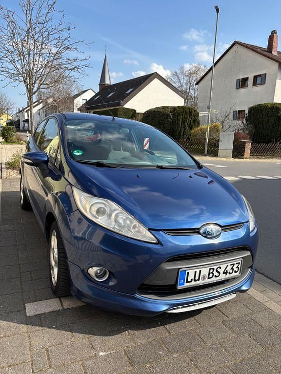 Gebraucht Ford Fiesta Titanium 95 PS (69 kW) 2011 Blau Kleinwagen